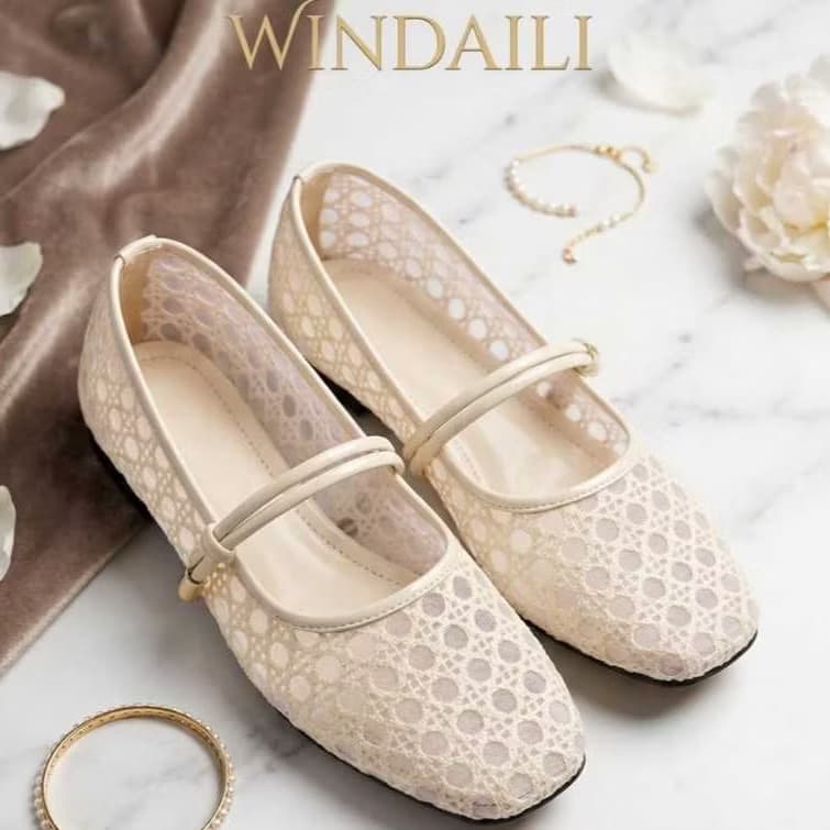 Sepatu Elegan Empat Warna